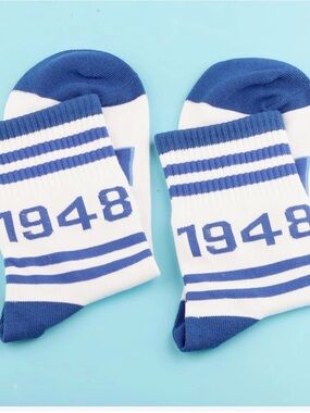 Amicale Cashmere White & Blue Athletic Crew Socks with '1948' Graphic